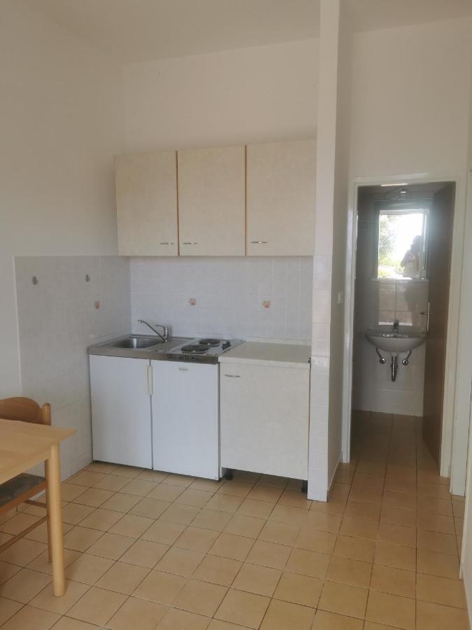 Apartments By The Sea Jakisnica, Pag - 21384 Lun  Exterior photo