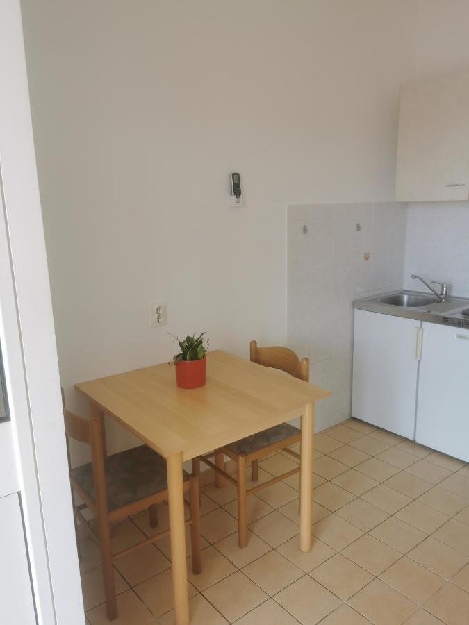 Apartments By The Sea Jakisnica, Pag - 21384 Lun  Exterior photo